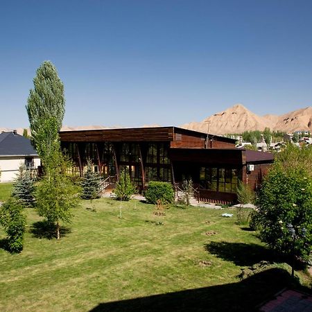 Khan Tengri Hotel Naryn Exteriör bild