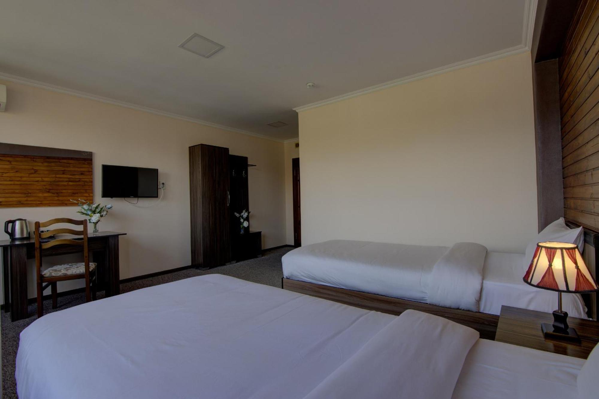 Khan Tengri Hotel Naryn Exteriör bild