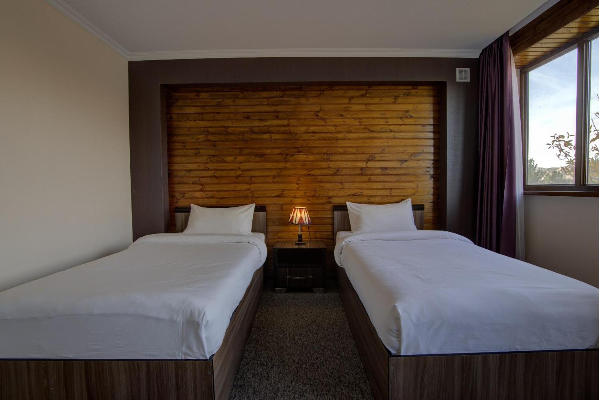 Khan Tengri Hotel Naryn Exteriör bild